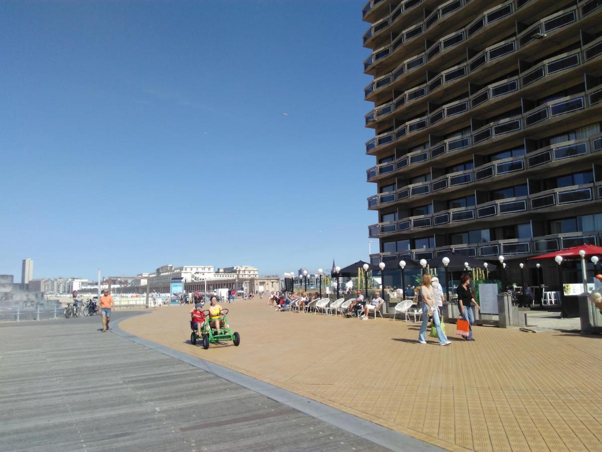 Appartamento Residentie Aldis Met Zeezicht Ostenda Esterno foto