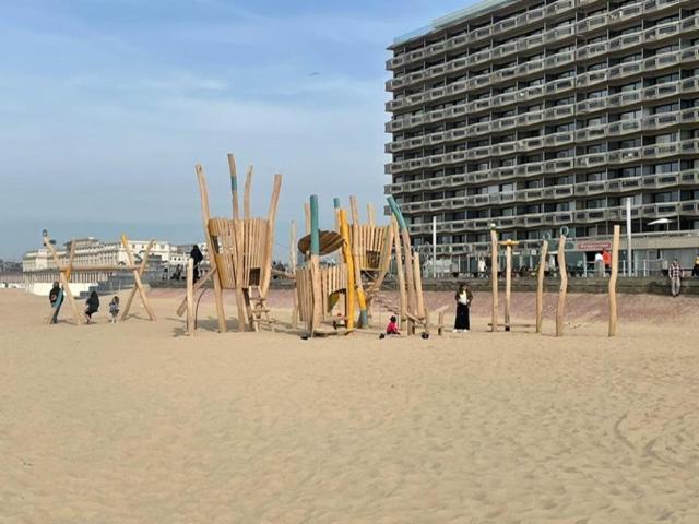 Appartamento Residentie Aldis Met Zeezicht Ostenda Esterno foto